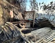 Imagen de una vivienda afectada por el incendio forestal.