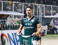 Miguel Parrales celebra un gol con Orense en Liga Pro