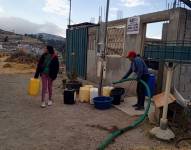 En Quito se realiza un racionamiento de agua para distribuir el recurso disponible de forma equitativa.