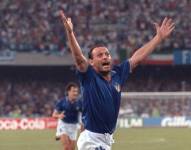 El exdelantero Toto Schillaci celebra un gol con la selección de Italia