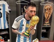 Messi con la copa del mundo Qatar 2022
