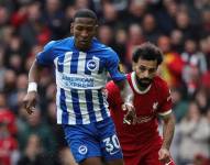 Pervis Estupiñán fue titular en el Brighton.