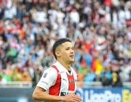 Alex Arce celebra un gol con Liga de Quito en la final ante Independiente del Valle