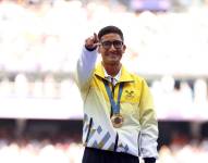 Daniel Pintado luce su medalla de oro, tras ganar la prueba individual de 20 kilómetros en los Juegos Olímpicos de París 2024