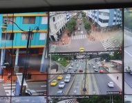 Imagen de algunas de las pantallas que tiene la Agencia de Tránsito y Movilidad (ATM) de Guayaquil en su centro de control para monitorear el tráfico.