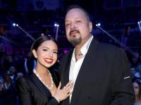 Fotografía del cantante Pepe Aguilar y su hija Ángela Aguilar