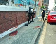 Imagen de las calles Hurtado y Carchi, donde fue abatido un presunto delincuente. Su cuerpo había sido trasladado en una ambulancia.