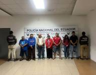 Foto de los siete detenidos por la producción y comercialización de licores falsificados en Guayaquil.