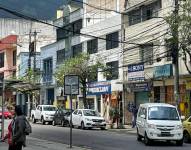 Los 'tallarines' afectan el ornato de Quito en las calles Ulpiano Páez y 18 de Septiembre.