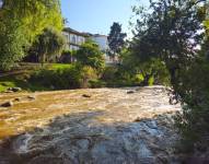 Imagen del río Tomebamaba, uno de los cuatro afluentes principales de Cuenca.