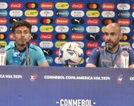 Entrenador de la selección de Ecuador, Félix Sánchez Bas, y Jeremy Sarmiento previo al partido ante México por Copa América