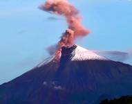 Nube de ceniza emitida por el volcán Sangay el 18 de junio.