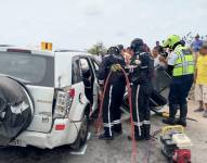 Imagen de agentes esoecializados de la CTE atendiendo un siniestro de tránsito en Santa Elena.