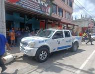 Los dos policías circulaban en esta camioneta de la institución.