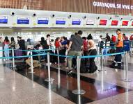 Imagen de pasajeros en el aeropuerto José Joaquín de Olmedo de Guayaquil.