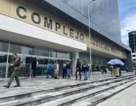 En las afueras del edificio del Complejo Judicial Norte en donde se realizan las audiencias.