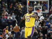 LeBron James en un partido con Los Angeles Lakers de la NBA