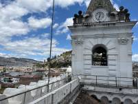 Las campanas de la Iglesia de San Francisco en el Centro Histórico de Quito.