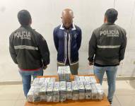 Un hombre fue capturado con tres millones de billetes falsos en Guayaquil.