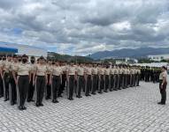 Un grupo de cadetes en uno de los patios de la Escuela Superior de Policía, en Pusuquí.