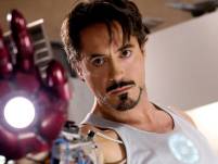 Robert Downey Jr. como Iron Man.