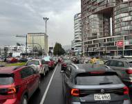 Tráfico vehicular se reportó en las avenidas Eloy Alfaro y República, norte de la capital.