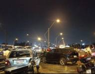 Foto del triple choque entre vehículos en el Puente de la Unidad Nacional, la noche de este martes 10 de septiembre.