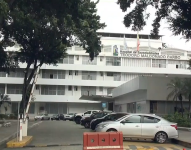 Imagen de la parte frontal del Hospital Teodoro Maldonado Carbo, frente a la avenida 25 de Julio. sur de Guayaquil.