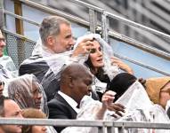 Archivo. El Rey Felipe y la Reina Letizia de España durante la ceremonia de apertura de los Juegos Olímpicos de París 2024, en el Trocadero de París, Francia, el 26 de julio de 2024.