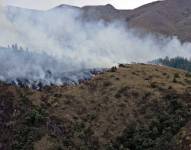 Un incendio forestal movilizó a los bomberos en las parroquias de SanJoaquín, Baños, Checa, Chiquintad y Pucón en Azuay.