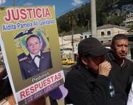 Plantón para exigir justicia por Pamela Ati en los exteriores del Ministerio de Defensa, en Quito, el 29 de julio.