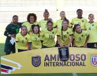 Jugadoras de la Selección Femenina de Ecuador previo a un amistoso con Cuba el 18 de julio de 2023