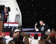 Imagen de mayo de 2020. Donald Trump en el fondo participa en un evento de Space X, compañía de Elon Musk.