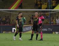 Augusto Aragón discutió con los jugadores de Barcelona SC durante y después del final del partido.