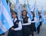 Guayaquil, lunes 1 de julio de 2024. Estudiantes desfilando por las calles del Puerto Principal.