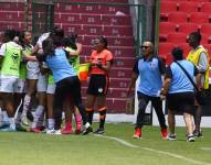 Liga recibió a Dragonas IDV en el estadio Rodrigo Paz Delgado por el campeonato nacional de fútbol femenino de la Superliga Femenina.