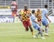 Michael Carcelén celebra su gol ante Macará pro la fecha 10 de la Liga Pro