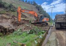 Trabajos en la vía Guaranda - Balsapamba el 3 de marzo de 2025.