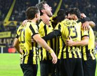 Jugadores del Peñarol celebrando su pase a las semifinales.