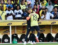 El entrenador de la selección de Ecuador, Sebastián Beccacece, celebra el gol de Enner Valencia