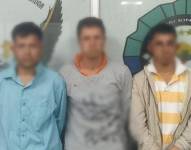 Imagen de los tres detenidos por el asesinato de un hermano de un viceprefecto de Esmeraldas y su pareja, en Manabí.