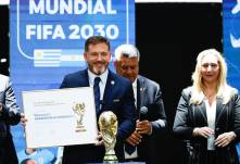 El presidente de la Conmebol, Alejandro Domínguez, celebró que Uruguay, Argentina y Paraguay sean sedes del Mundial 2030.