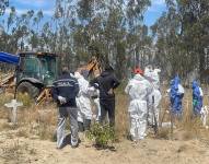 Proceso de exhumación de cadáveres en el cementerio de Picaihua.