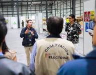 Observadores electorales en un proceso de capacitación en Quito.