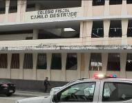 Exteriores del colegio Camilo Destruge. En la tarde del miércoles 31 de julio, un padre fue asesinado mientras salía con su hijo.