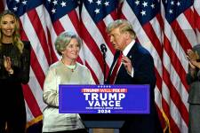 El presidente electo Donald Trump y su jefa de campaña, Susie Wiles.