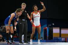 Lucía Yépez celebra su clasificación a la final de lucha en los Juegos de París 2024