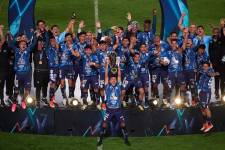 Jugadores del Pachuca celebran su título al quedar campeones de la Copa de Campeones de la Concacaf