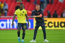 Moisés Caicedo en un partido con la selección de Ecuador por las Eliminatorias Sudamericanas