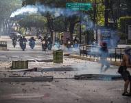 Manifestantes se enfrentan a la Guardia Nacional Bolivariana